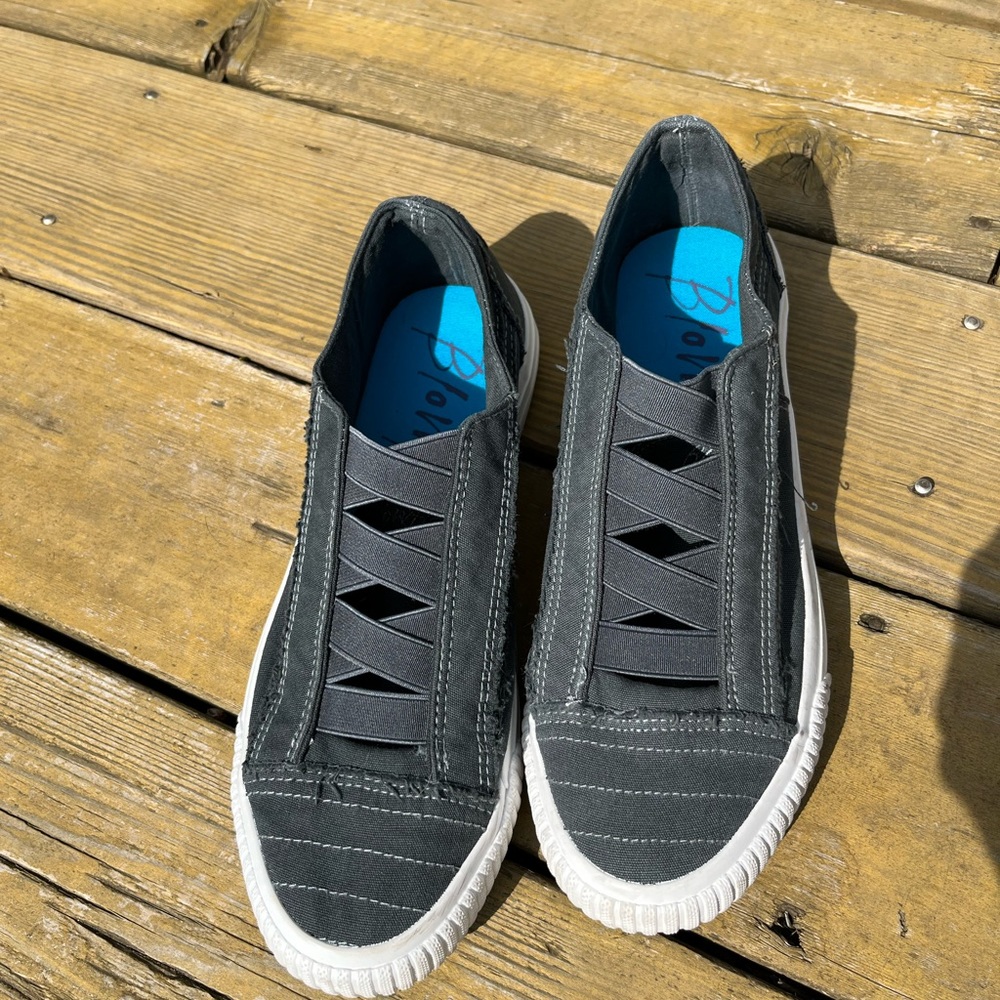 Blowfish Malibu Marley sneaker in coastal blue canvas.  Size 9.5